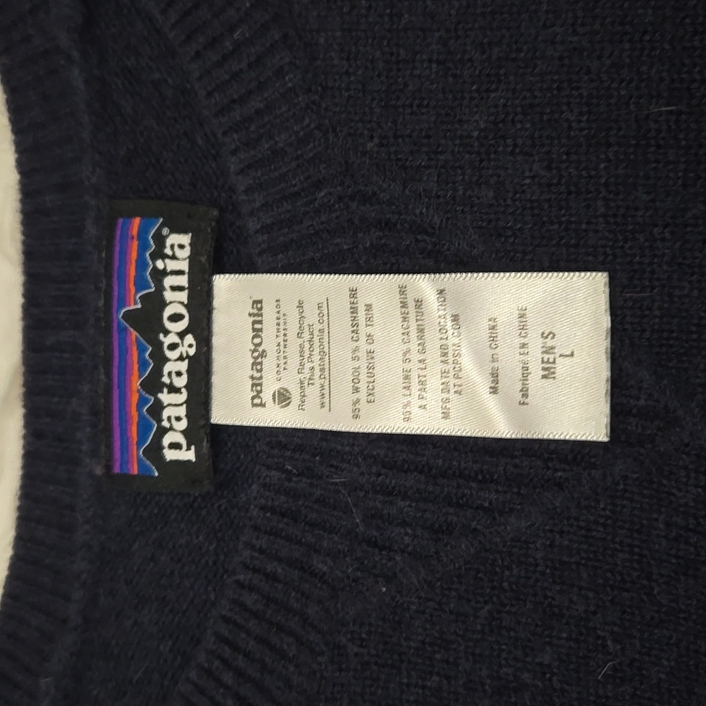 Men's Patagonia Navy Blue Sweater - Picture 3 of 3